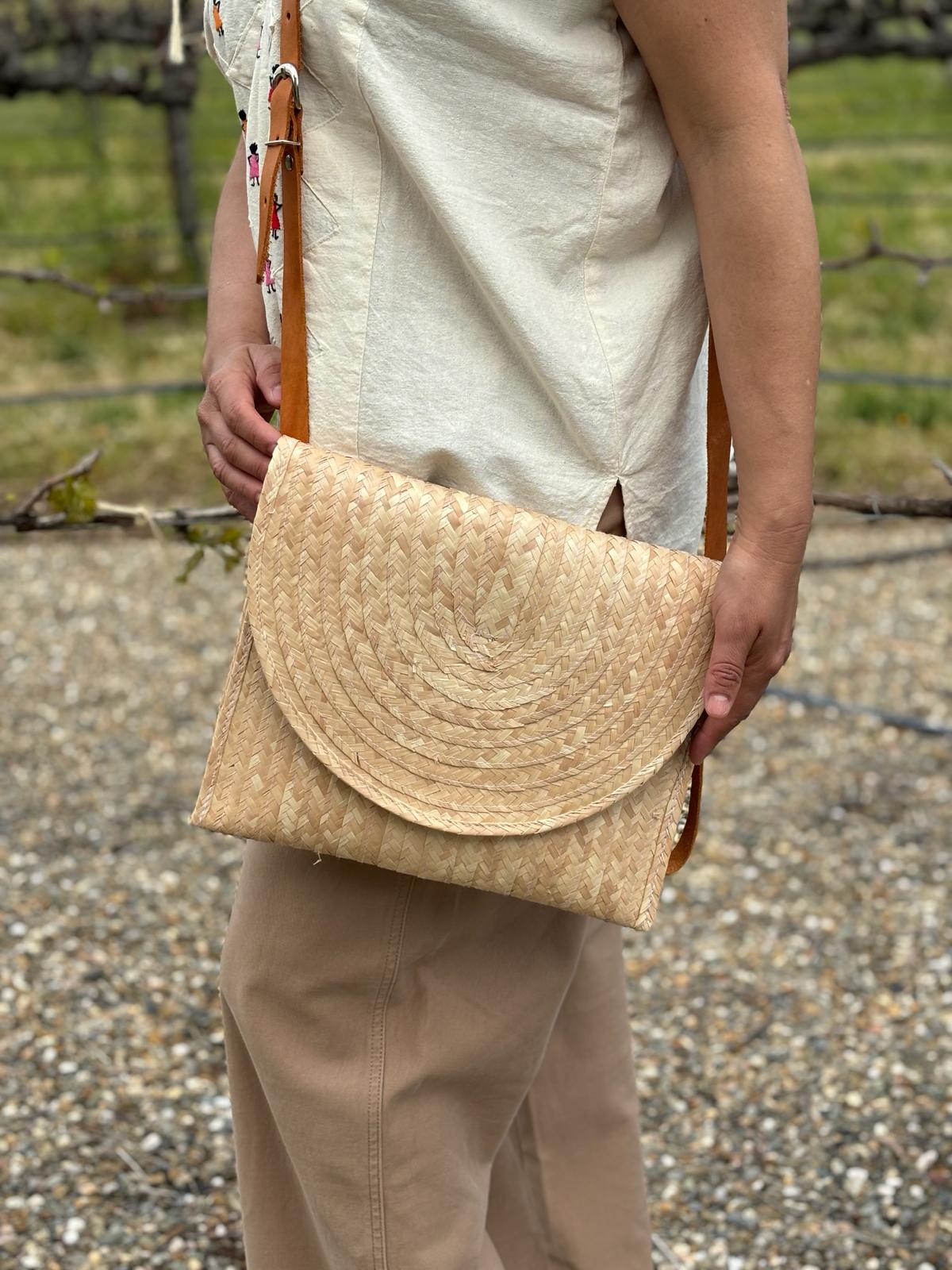 Vichi Palm Purse with Long Shoulder Strap (Removable)