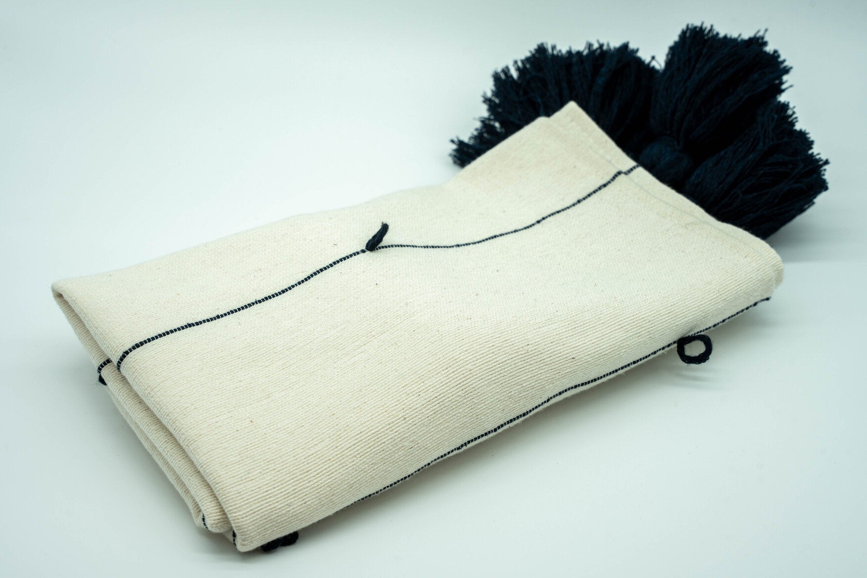 Globos Throw Pillows