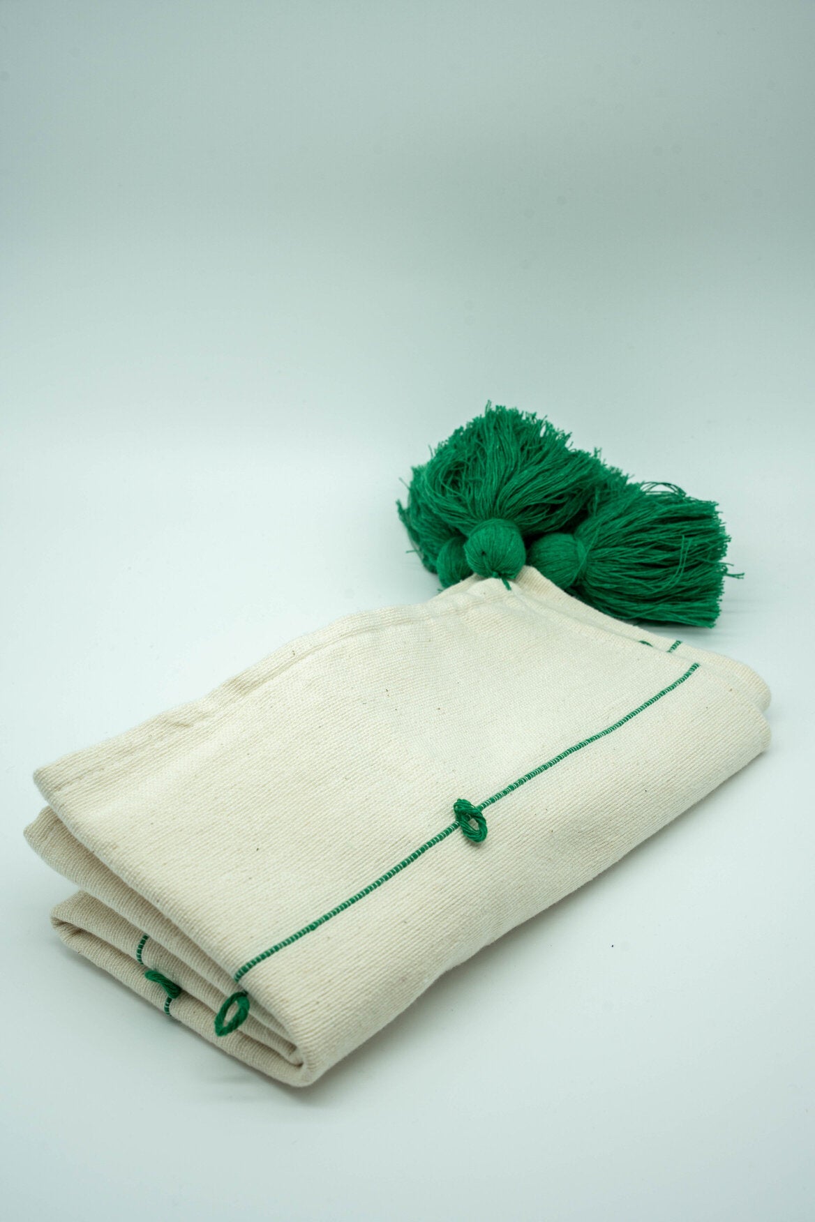 Green Bandera Globos Throw Pillow